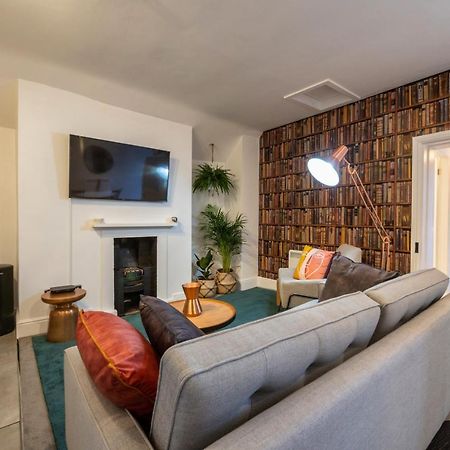 Contemporary Apartment On The Historic Rows Chester Extérieur photo