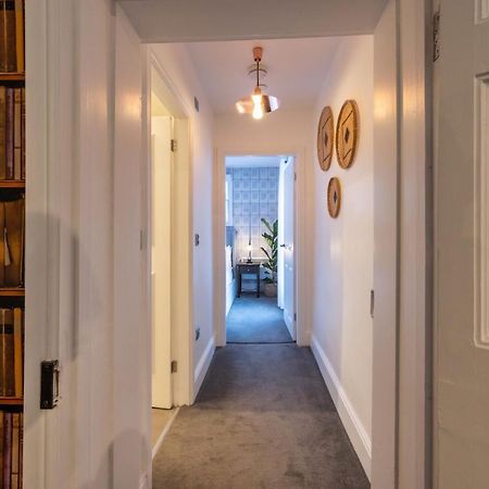 Contemporary Apartment On The Historic Rows Chester Extérieur photo