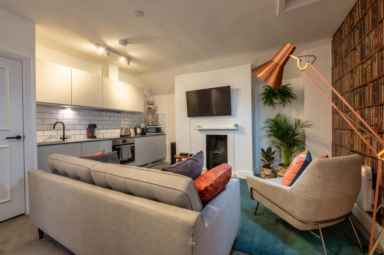 Contemporary Apartment On The Historic Rows Chester Extérieur photo