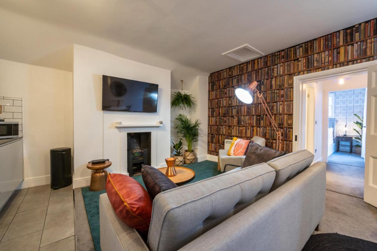 Contemporary Apartment On The Historic Rows Chester Extérieur photo