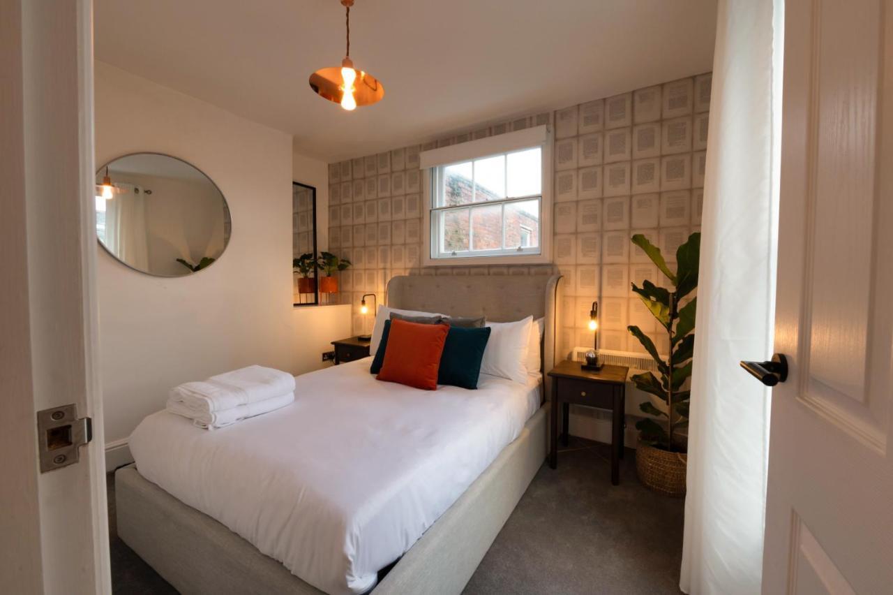 Contemporary Apartment On The Historic Rows Chester Extérieur photo
